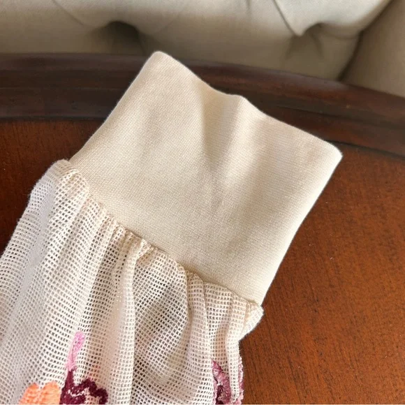 Gorgeous Oversized Pale Pink/Cream Graphic with Embroidery. - Picture 3 of 8